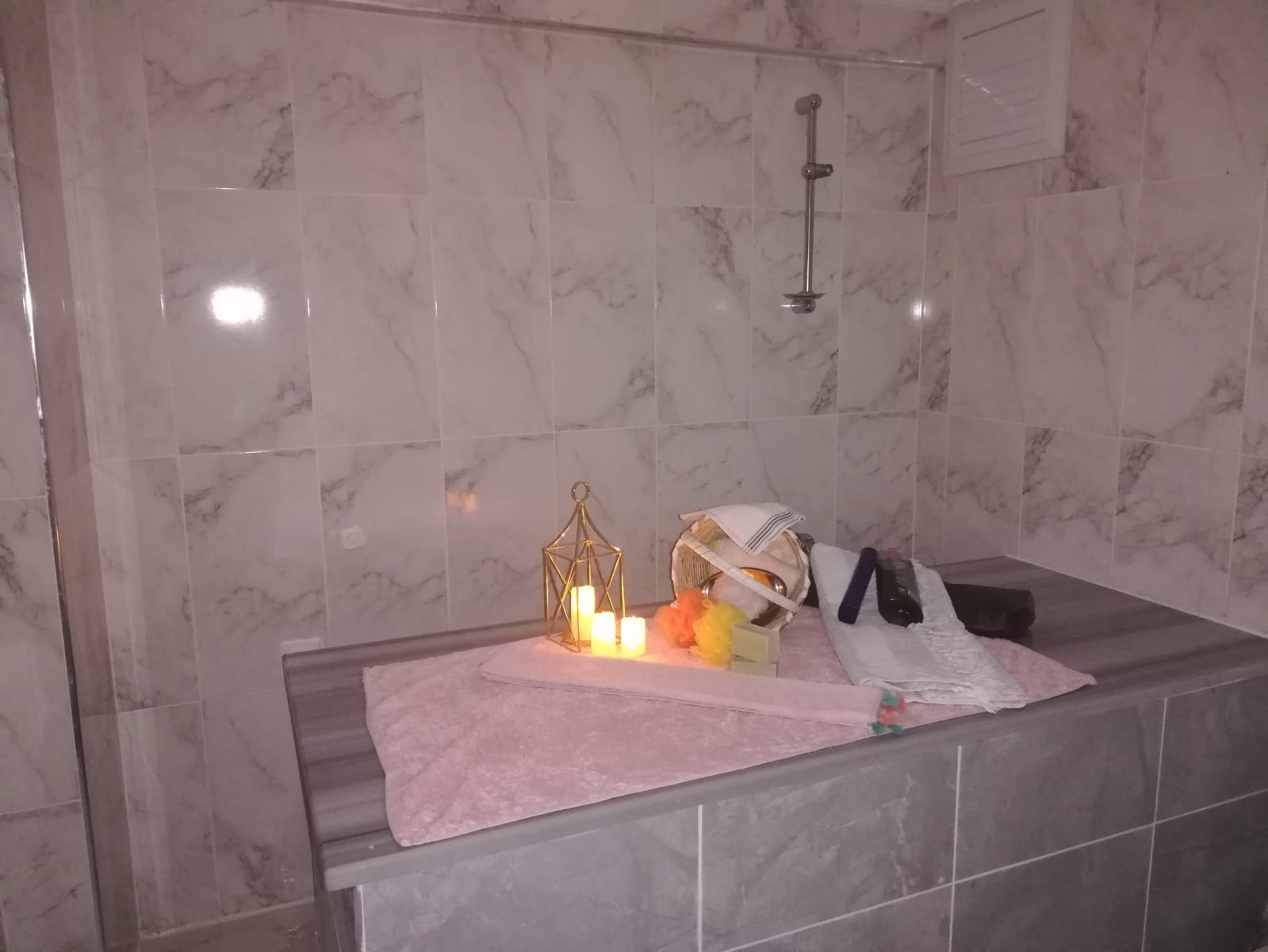 SALONUMUZDAN KARELER